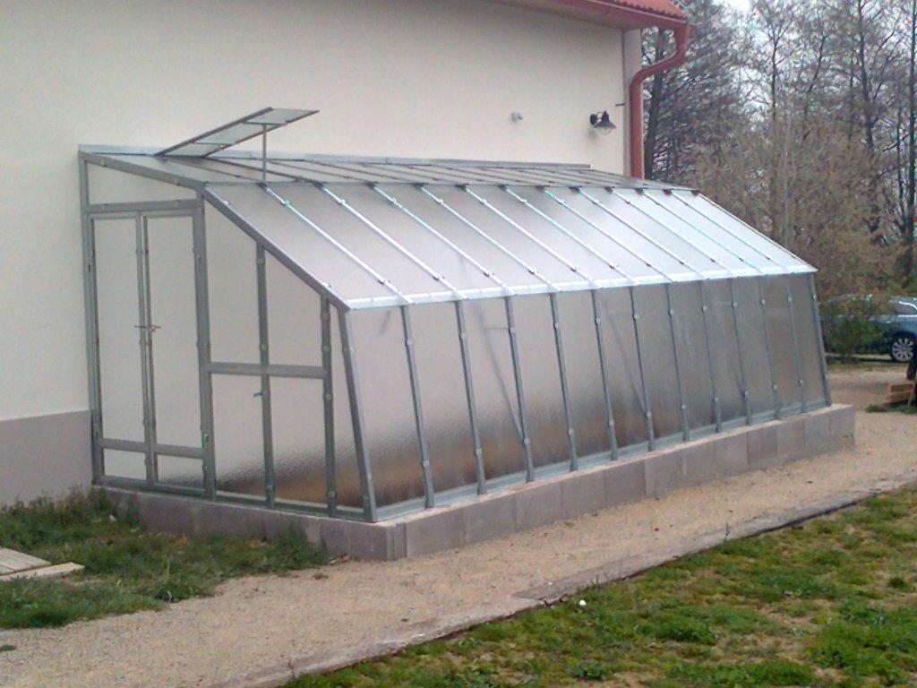 skleník ke zdi